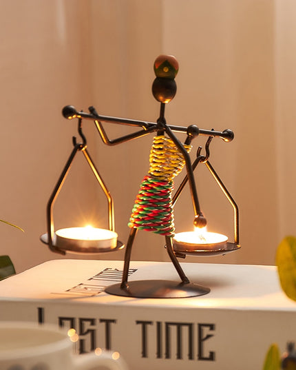 Figurka dekoracyjna świecznik w złotych kolorach