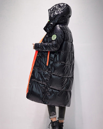 Damska kurtka zimowa z połyskującego materiału z kolorowymi wstawkami