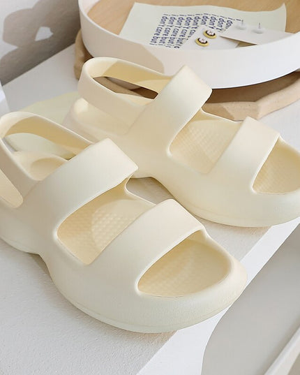 Klapki damskie z paskami i zapięciem