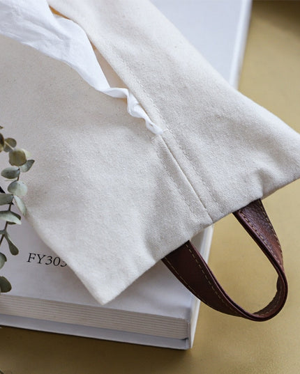 Pudełko na chusteczki z zawieszką w jasnych kolorach