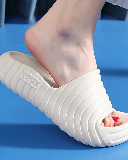 Klapki na platformie w jednolitych kolorach