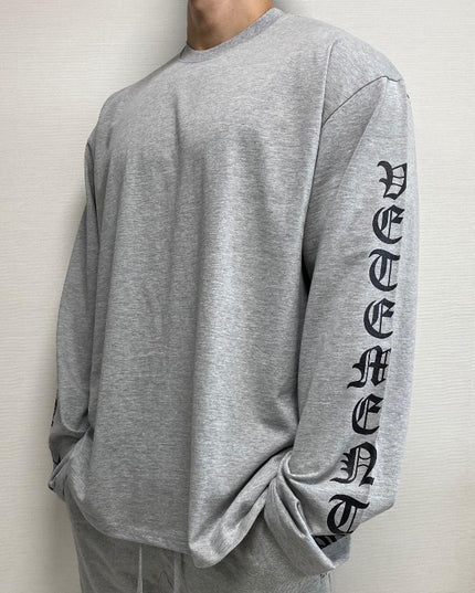 Męska koszulka z długim rękawem o prostym kroju z napisami na rękawach