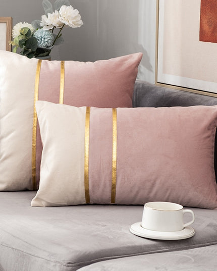 Poszewka na poduszkę dekoracyjna ze złotym elementem