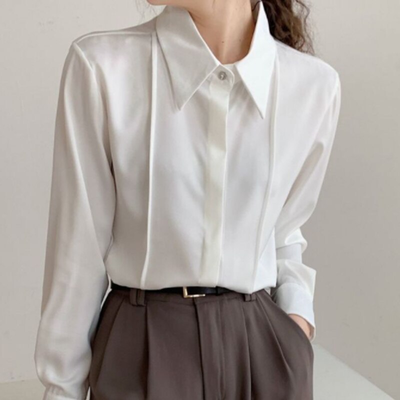 Damska koszula klasyczna z ozdobnymi paskami