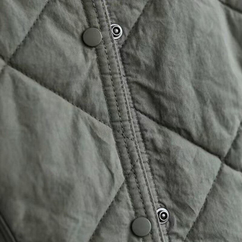 Damska kurtka przejściowa pikowana zapinana na zatrzaski