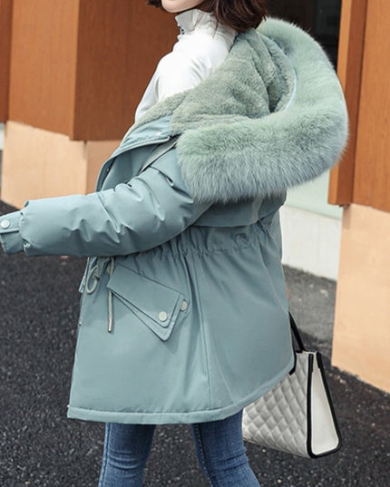 Damska kurtka zimowa o kroju parki z futrzanym kapturem