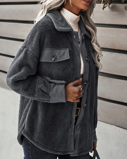 Damska kurtka przejściowa zapinana na guziki z polarowego materiału