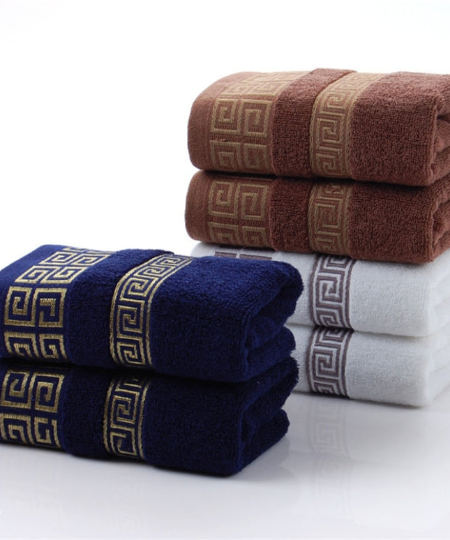 Ręcznik łazienkowy bawełniany ze złotym wzorem