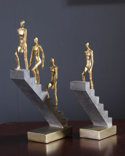 Figurka dekoracyjna schody w złotym kolorze