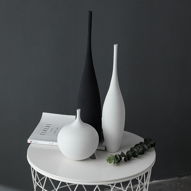 Wazon ceramiczny minimalistyczny ze zwężoną górą
