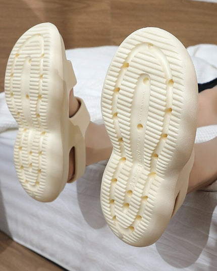 Klapki damskie z paskami i zapięciem