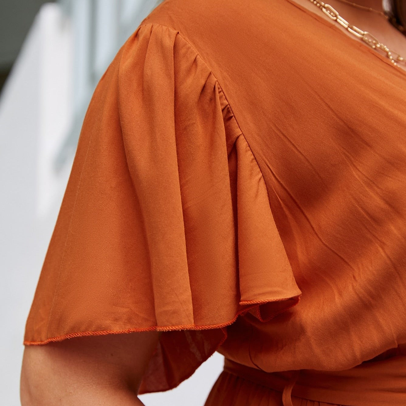 Sukienka plus size midi letnia z kopertowym dekoltem