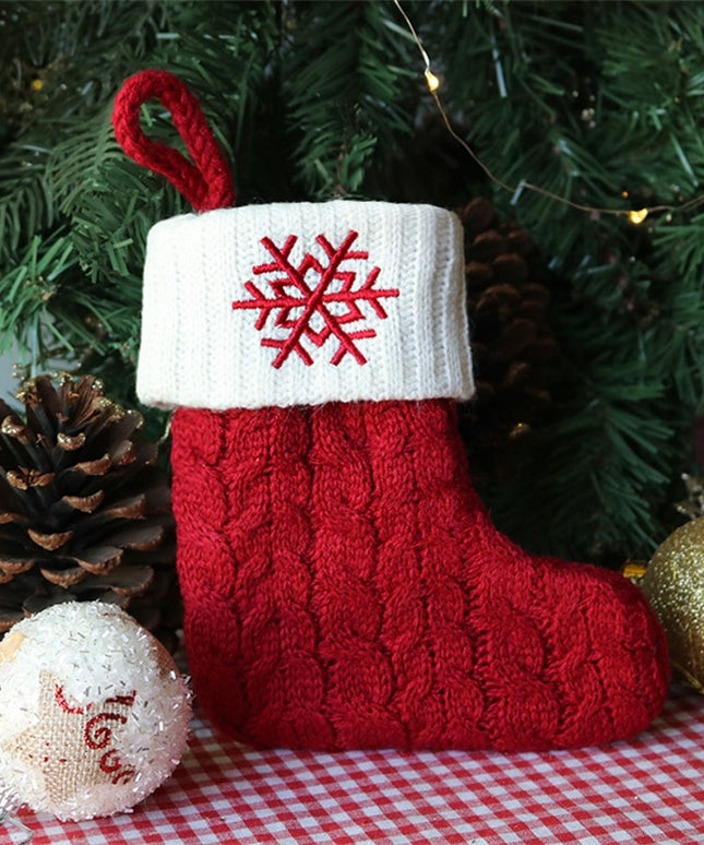 Świąteczna ozdoba wisząca w postaci skarpety z płatkiem śniegu