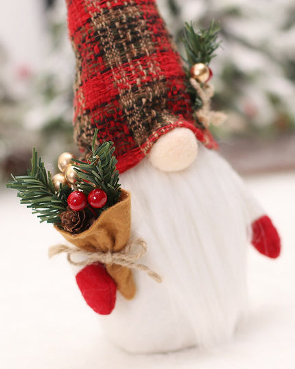 Świąteczny Bożonarodzeniowy biały skrzat z czapką w kratę