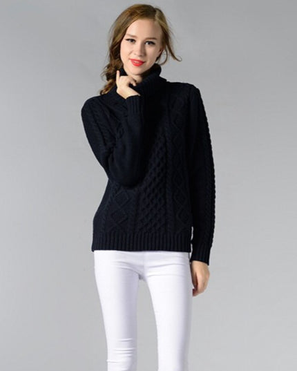 Damski sweter dziergany z golfem o prostym kroju