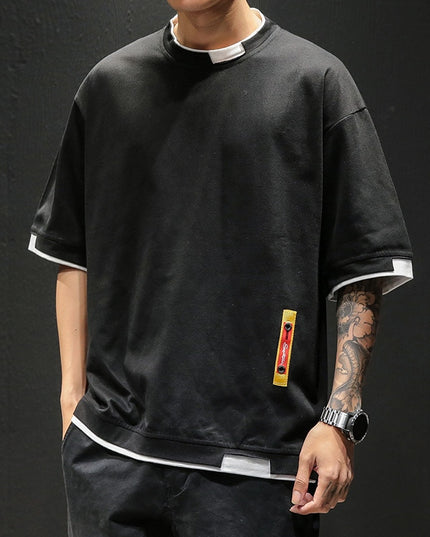 Męski T-shirt oversize z ozdobnymi wstawkami