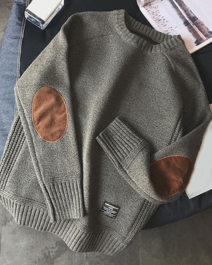 Męski sweter z dekoltem w łódkę i łatkami na rękawach