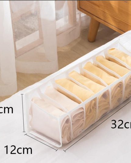 Organizer z przegródkami na ciuchy