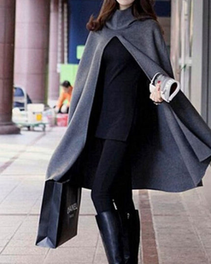 Damski sweter typu ponczo z kapturem