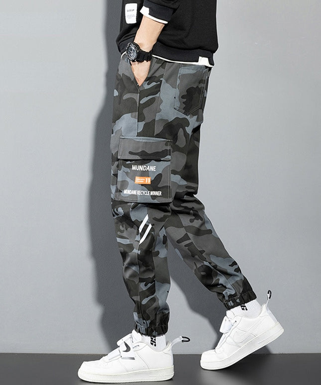 Męskie spodnie bojówki we wzór moro