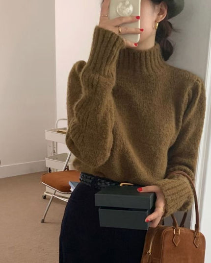 Damski sweter z golfem o prostym kroju