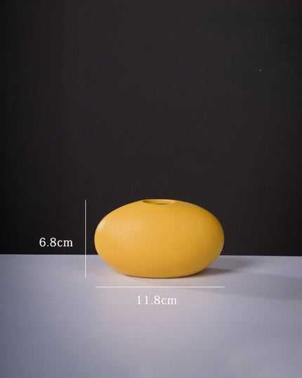 Wazon ceramiczny w żółtym kolorze