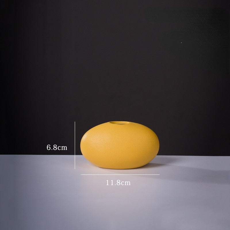 Wazon ceramiczny w żółtym kolorze