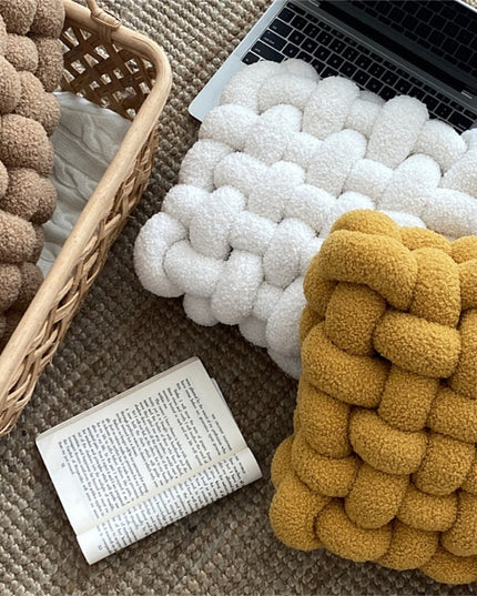 Poduszka dekoracyjna pluszowa węzeł