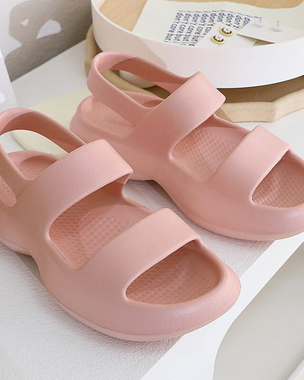 Klapki damskie z paskami i zapięciem