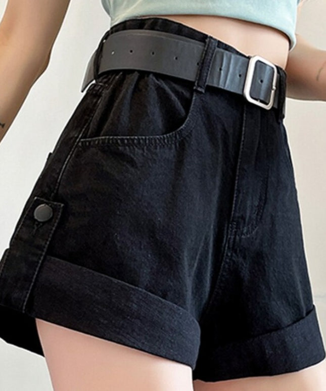 Damskie szorty jeansowe z paskiem i podwijanymi nogawkami