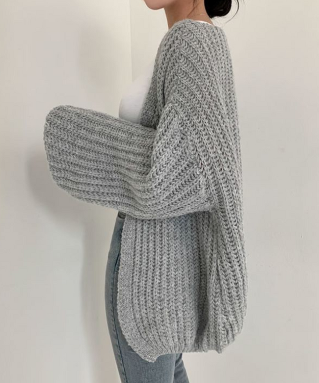 Damski sweter typu kardigan dziergany o kroju oversize