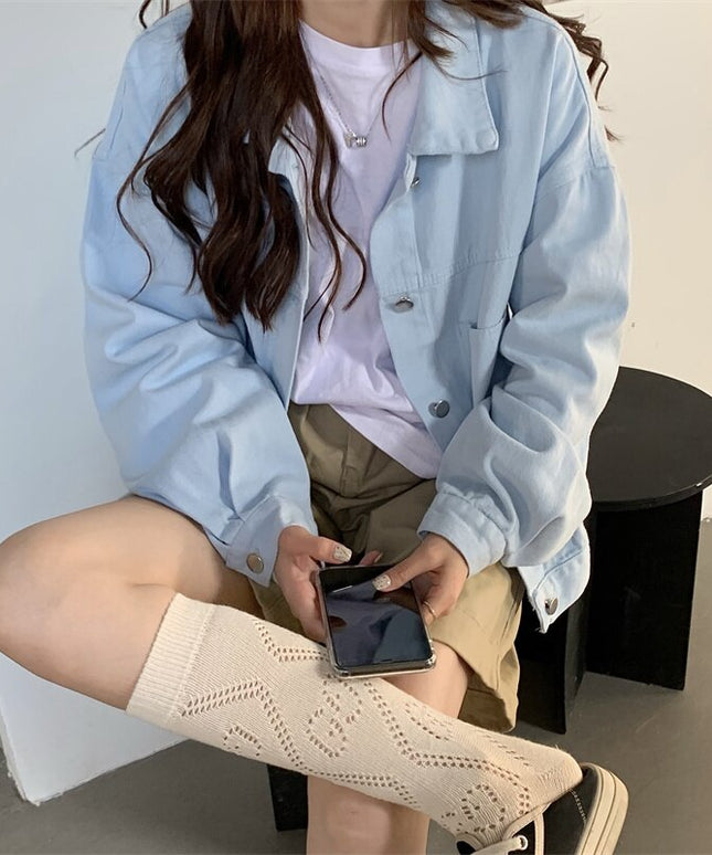 Damska kurtka jeansowa klasyczna o luźnym kroju