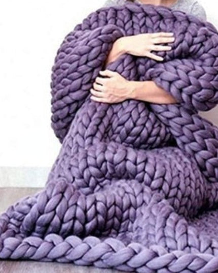 Pleciony koc sweterkowy ręcznie dziergany