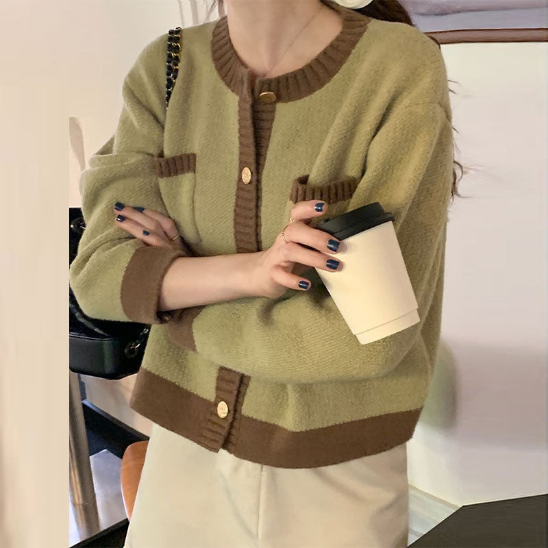 Damski sweter typu kardigan z kieszonkami