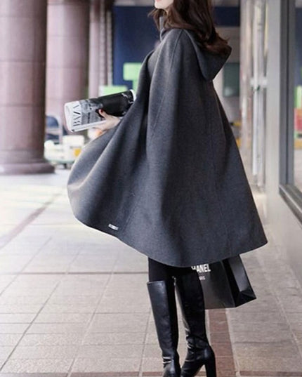 Damski sweter typu ponczo z kapturem