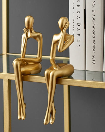 Figurka dekoracyjna postać w złotych kolorach z wycięciem