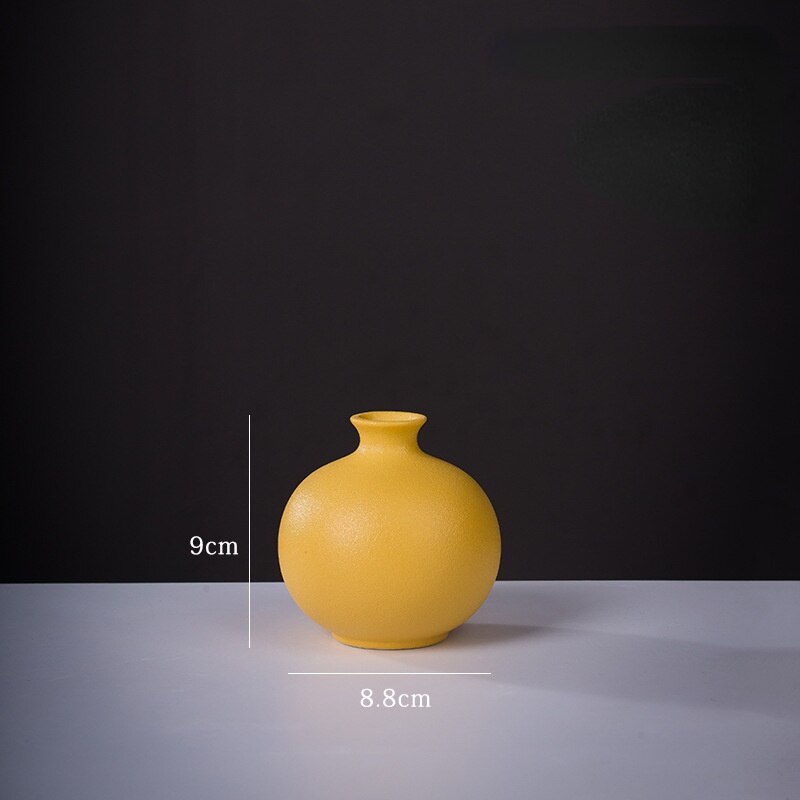 Wazon ceramiczny w żółtym kolorze