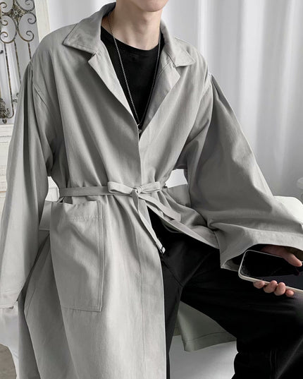 Męski płaszcz z wiązaniem