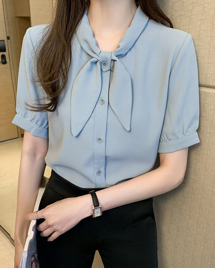 Damska koszula z krótkim rękawem z ozdobnym wiązaniem na dekolcie