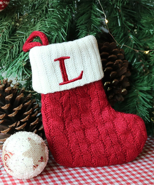 Świąteczna ozdoba wisząca w postaci skarpety z literą L