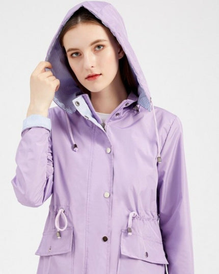 Damska kurtka przejściowa taliowana z kapturem