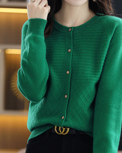 Damski sweter typu kardigan zapinany na guziki