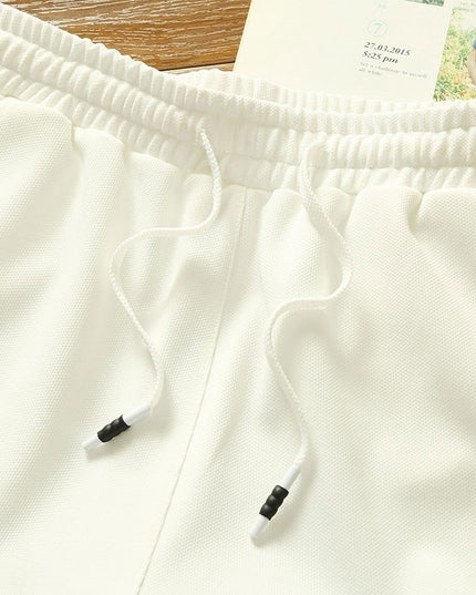 Męskie szorty z gładkiego materiału z wiązaniem