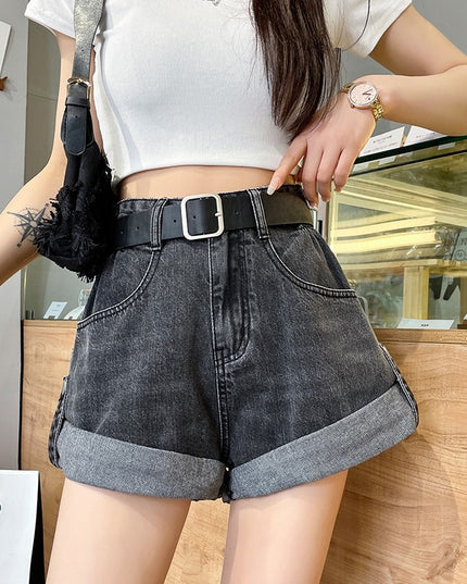 Damskie szorty jeansowe z paskiem i podwijanymi nogawkami