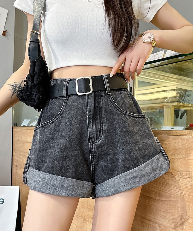 Damskie szorty jeansowe z paskiem i podwijanymi nogawkami