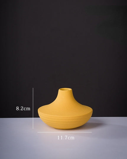 Wazon ceramiczny w żółtym kolorze