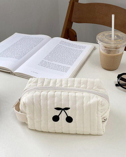 Kosmetyczka podróżna z haftem w jasnym kolorze