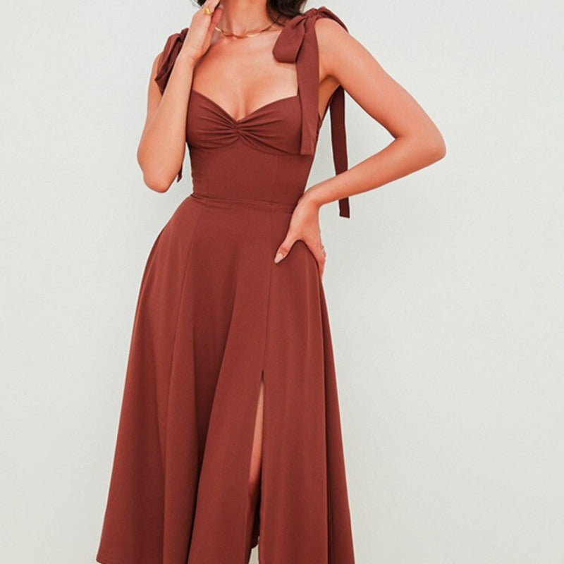 Sukienka midi z wycięciem i wiązanymi ramiączkami