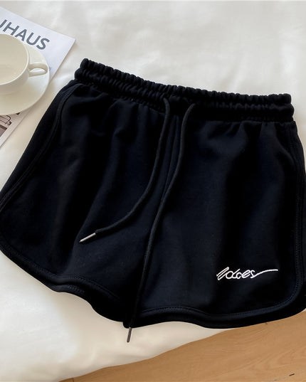 Damskie szorty sportowe z wyszywanym napisem