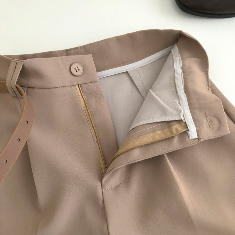 Damskie szorty eleganckie z podwijanymi nogawkami i paskiem